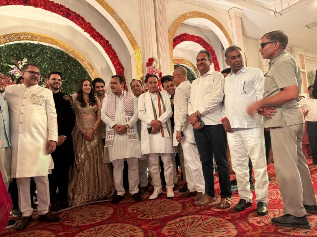 Satish Poonia: सियासत में संबंधों की प्रभावी मिसाल बन गया महीप पूनिया का विवाह समारोह 1 Bhajanlal Sharma Poonia Marriage Prime Time Bharat