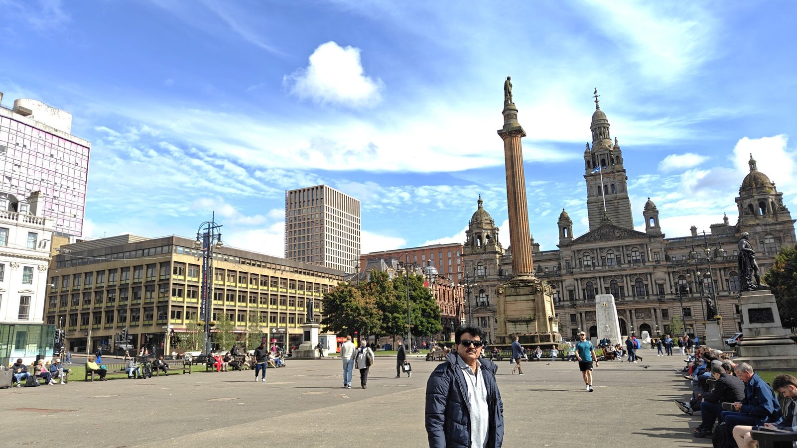 Glasgow: गहरे अहसास का शहर ग्लासगो, जहां के पत्थरों में भी धड़कन सुनाई देती है 2 Glasgow George Square Niranjan Parihar Prime Time Bharat scaled