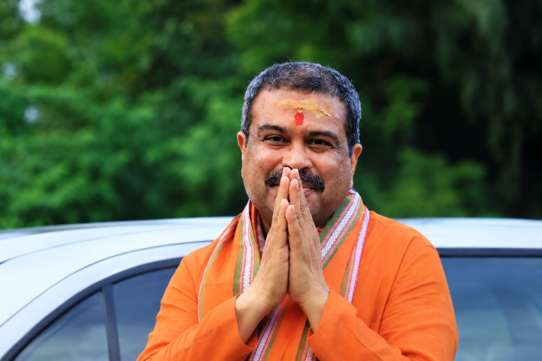 Dharmendra Pradhan: मोदी सरकार में पहली बार मंत्री के इस्तीफे की रणनीति और राजनीति Dharmendra Pradhan Minister Exit Prime Time Bharat