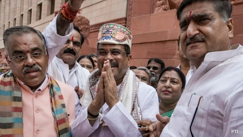 Dharmendra Pradhan Welcomes at Parliament Prime Time Bharat