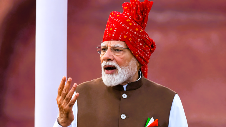 Independence Day: लाल किले से लाल राजस्थानी बांधनी साफे में पीएम मोदी का राष्ट्र को लगातार 13वां संबोधन Narendra Modi Red Fort 80th Independendce Day Prime Time Bharat
