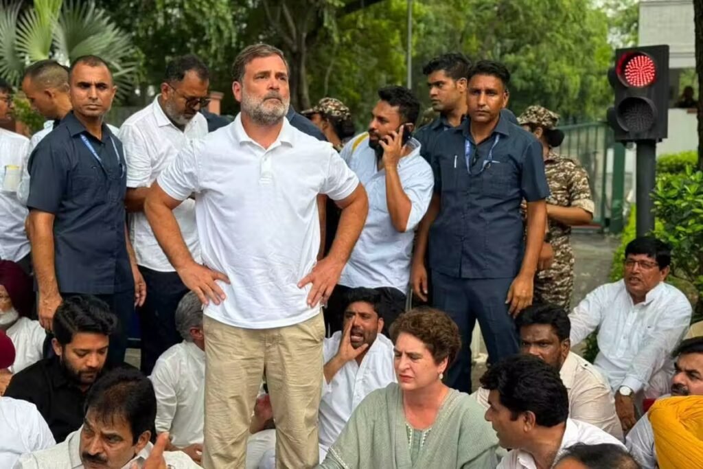 Rahul Gandhi vs Abhijit Dipke: सत्ता विरोध में राहुल गांधी की बराबरी में दिपके की चर्चा क्यों? 1 Rahul Gandhi Priyanka Gandhi Congress Protest Prime Time Bharat